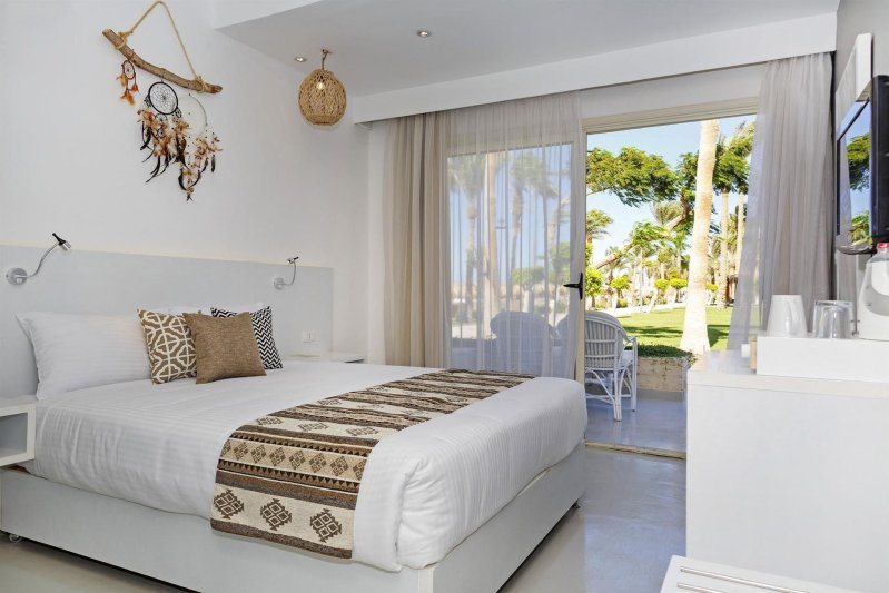 Double Trouble Garden/Sea Side View Room