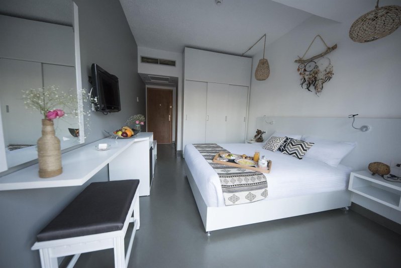 Double Trouble Garden/Sea Side View Room