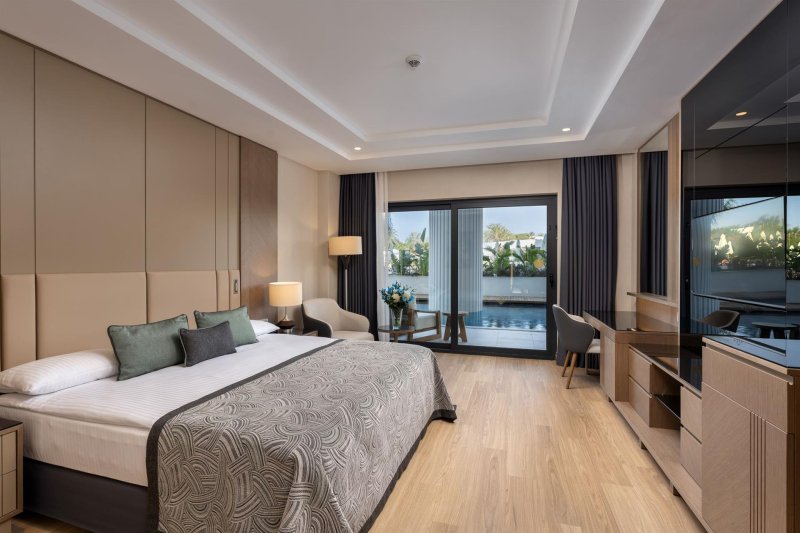 Family Swim Up Suite