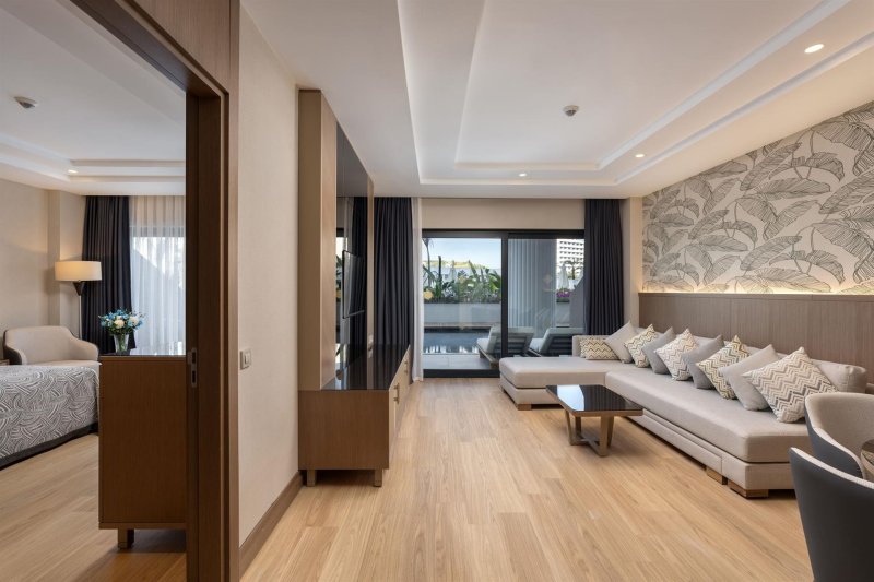 Family Swim Up Suite