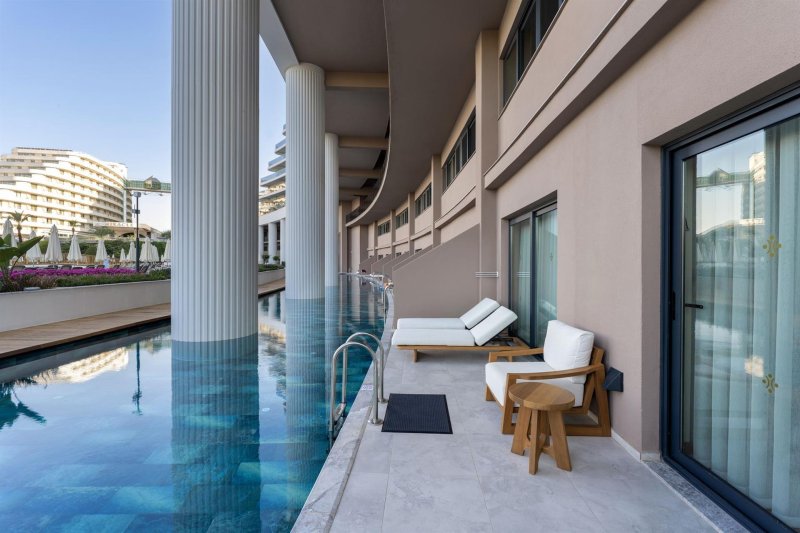 Family Swim Up Suite