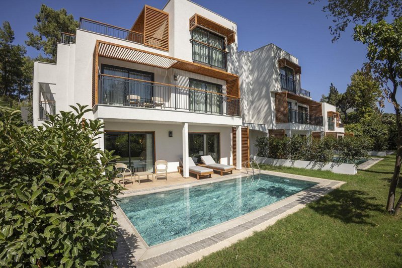 Family Swim Up Room