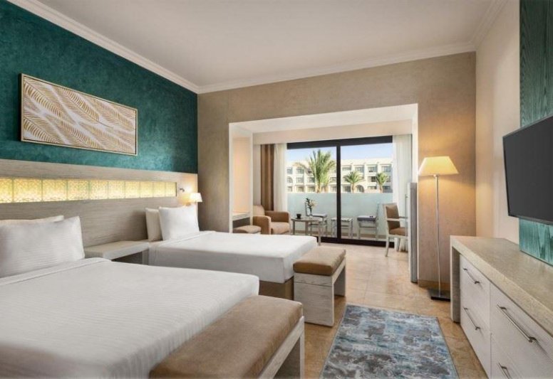 Deluxe Mountain/ Side Sea View Room