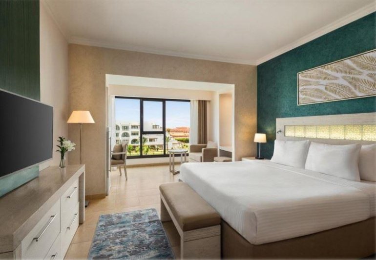 Deluxe Mountain/ Side Sea View Room