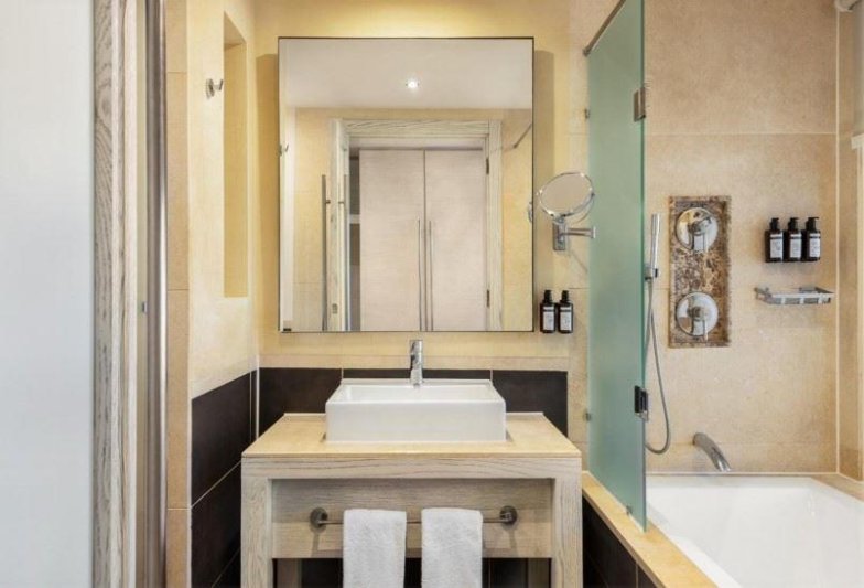 Deluxe Mountain/ Side Sea View Room