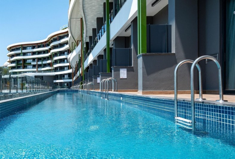 Superior Swim-Up Sea View