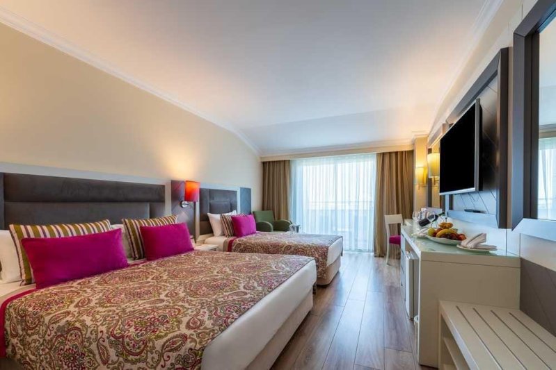 Familes-Couples Standard Room Side Sea View