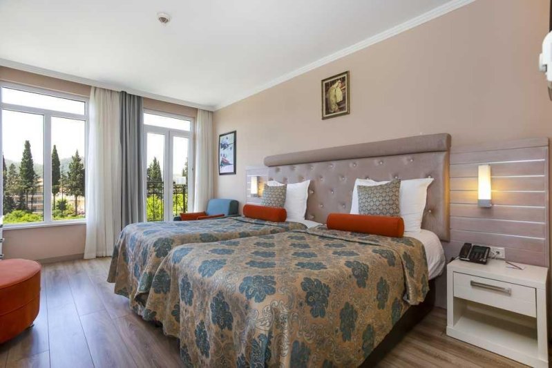 Familes-Couples Orange Suite Room