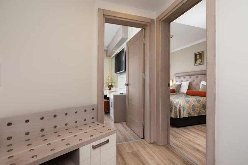 Twin Orange Suite Room