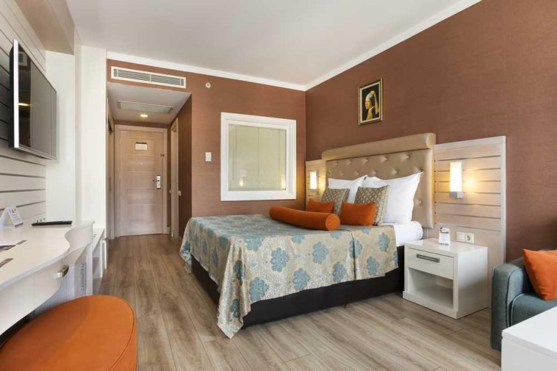 Familes-Couples Standard Room Side Sea View