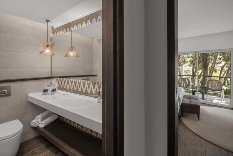 Club Comfort Room