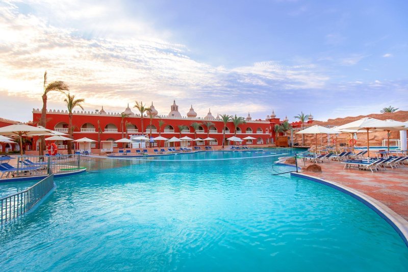 Hurghada utazás Pickalbatros Alf Leila Wa Leila Resort Neverland