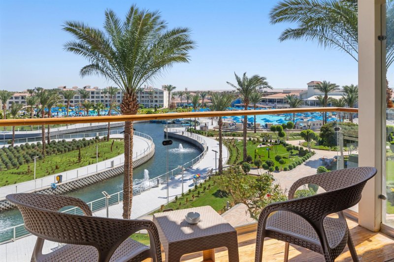 Superior Pool View Room
