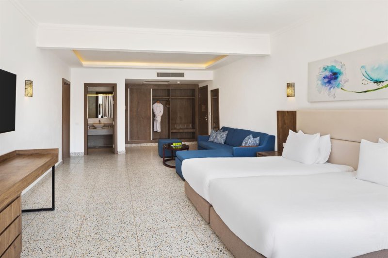 Family Deluxe Pool View