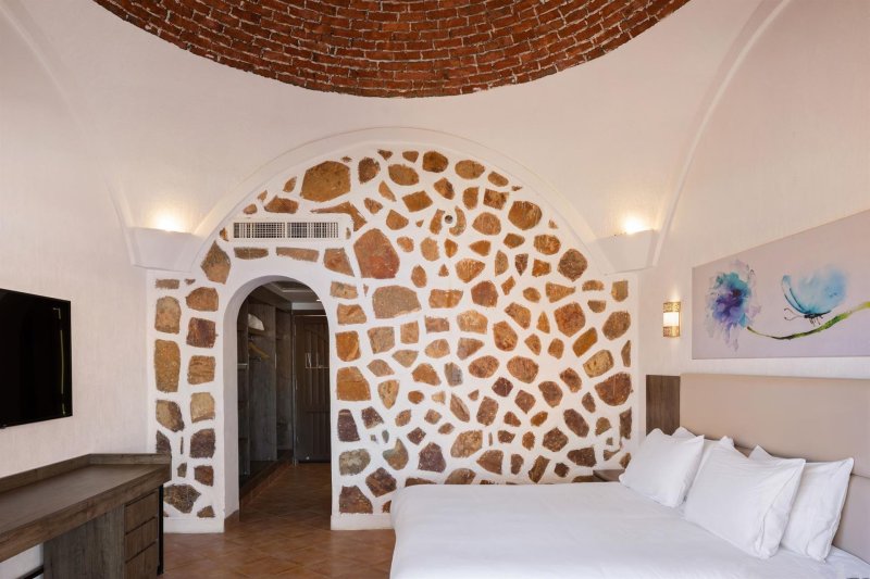 Standard Pool View Room