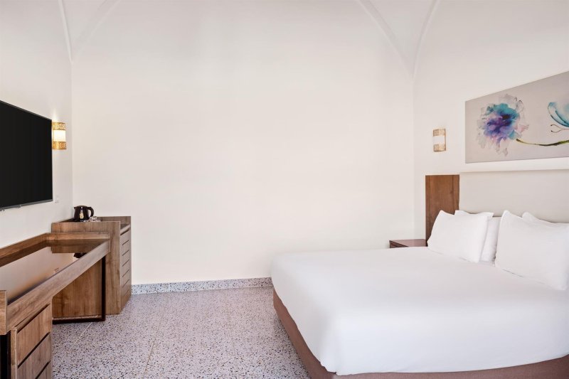 Superior Pool View Room