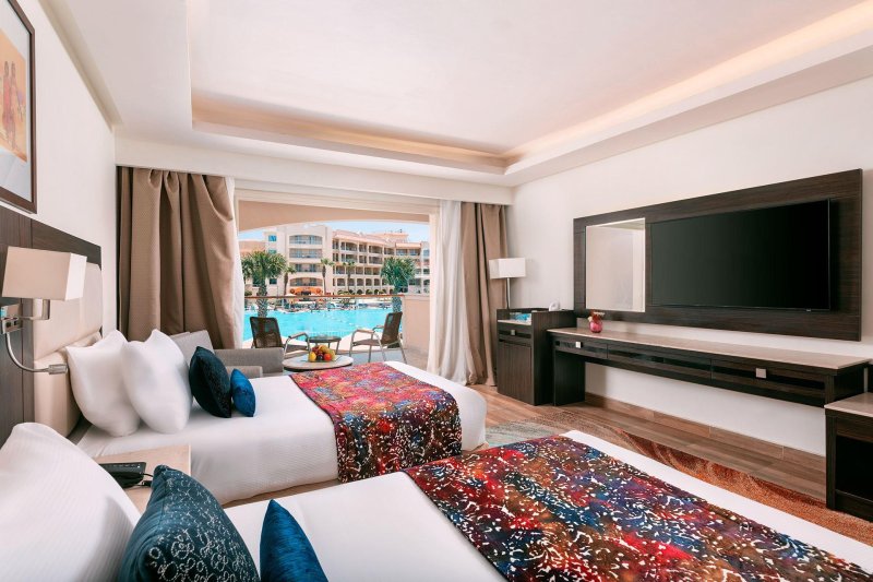 Deluxe Pool View Room