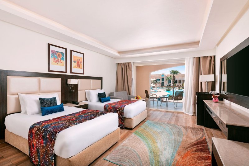 Deluxe Pool View Room