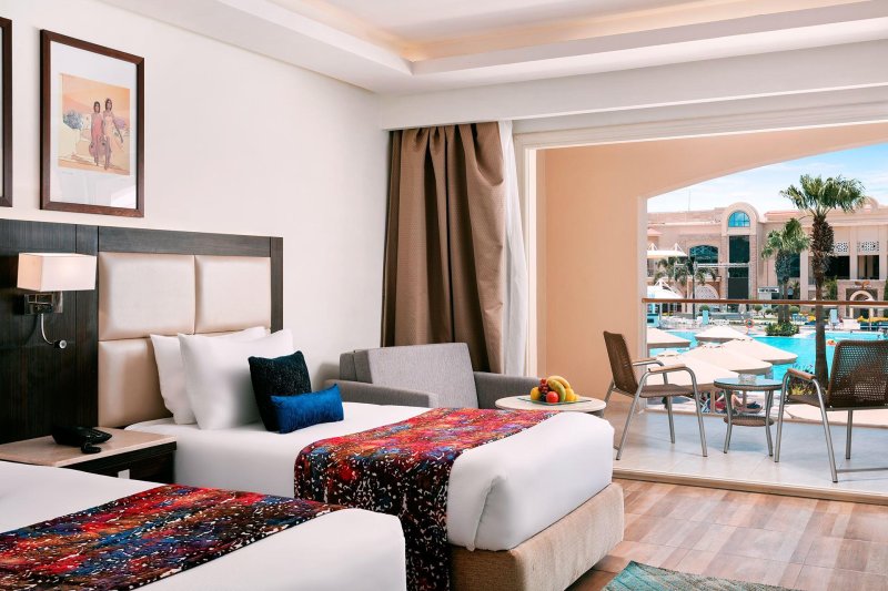Deluxe Pool View Room