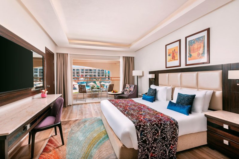 Deluxe Pool View Room