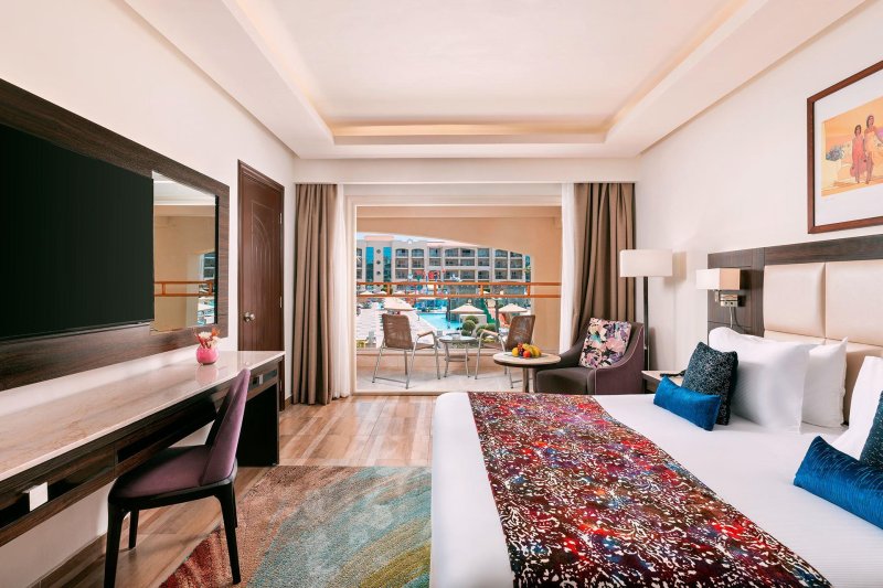 Deluxe Pool View Room