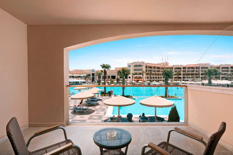 Deluxe Pool View Room