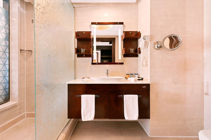 Deluxe Pool View Room