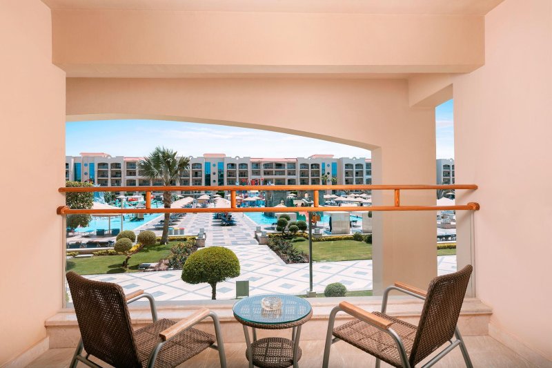 Deluxe Pool View Room