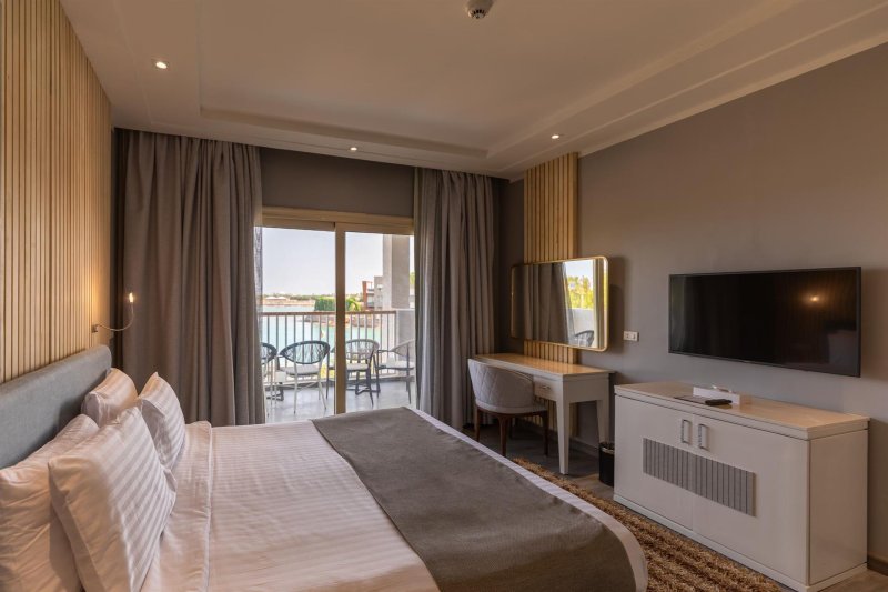 Crystal Jacuzzi Suite - Posh Club