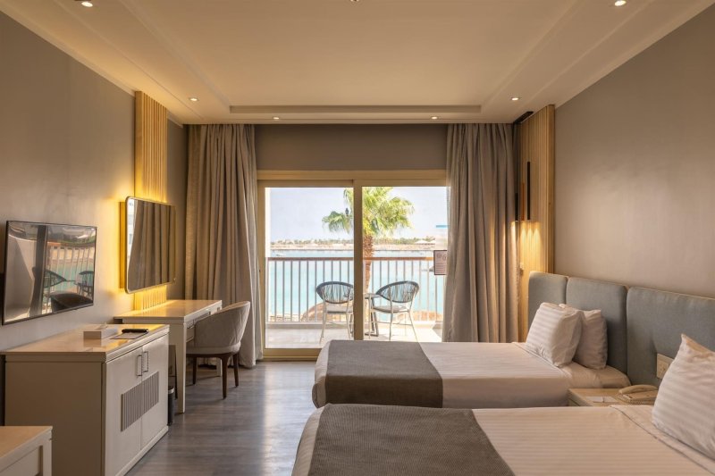 Crystal Jacuzzi Suite - Posh Club