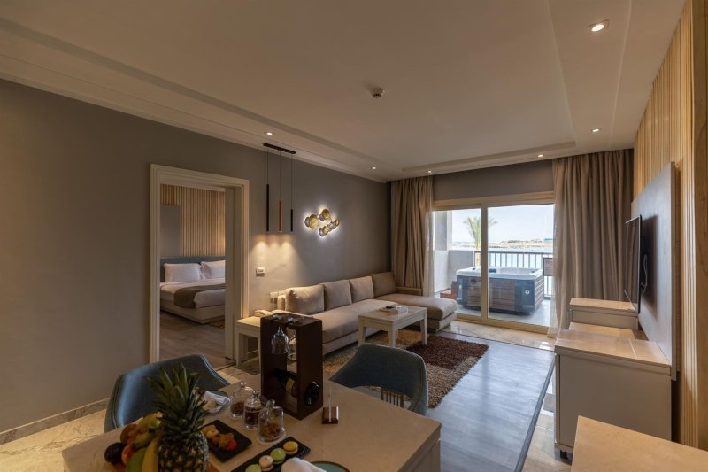 Crystal Jacuzzi Suite - Posh Club