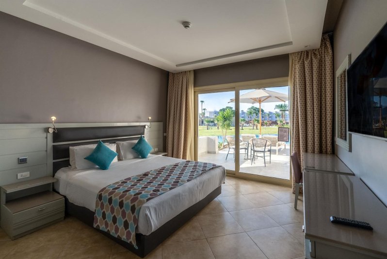 Family Swim Up Suite - Posh Club