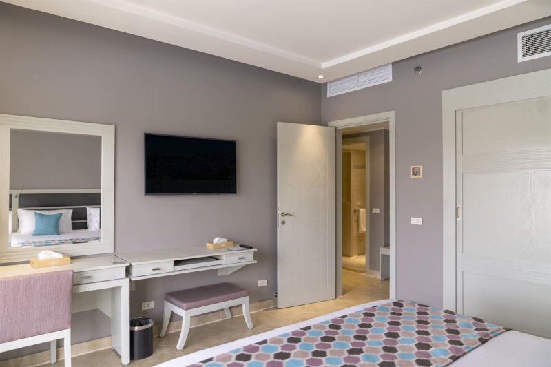 Family Swim Up Suite - Posh Club