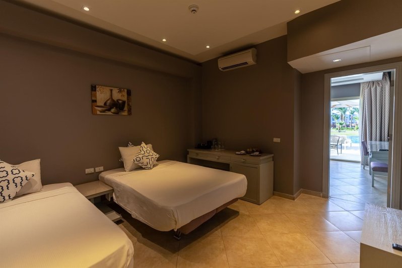 Family Swim Up Suite - Posh Club