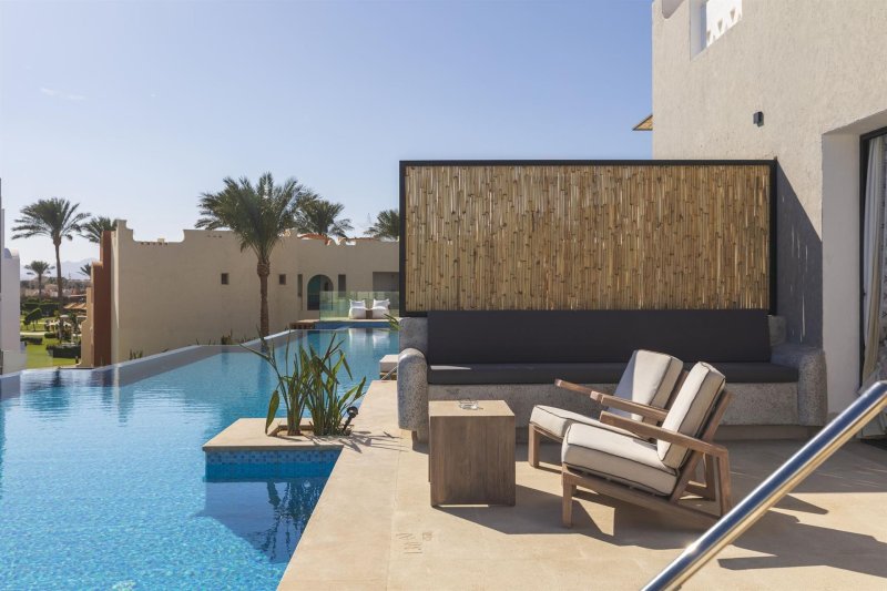 Junior Suite Swim Up - Posh Club