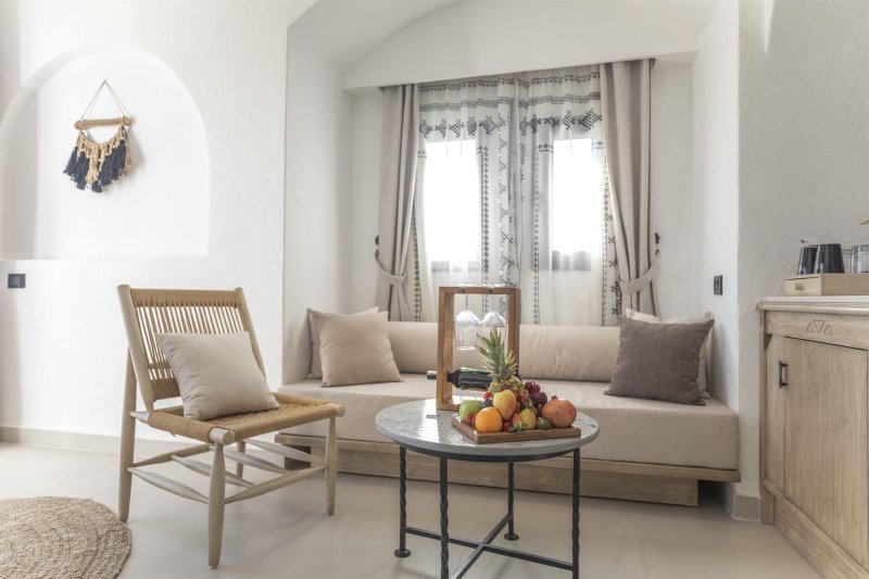 Lexi Suite - Posh Club