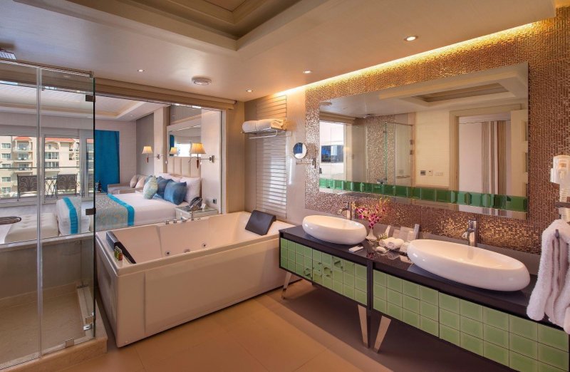 Premium Jacuzzi Suite