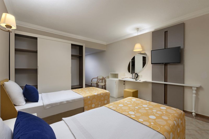 Family Room Eco Land View