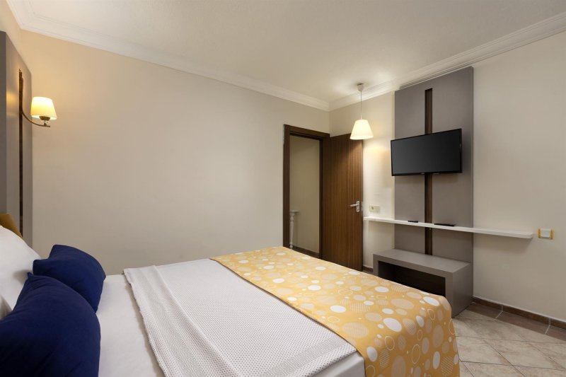 Family Room Eco Land View