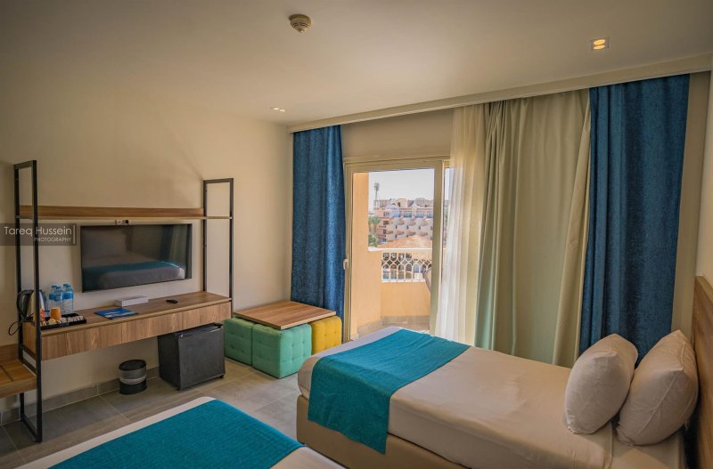 Deluxe Pool / Side Sea Room