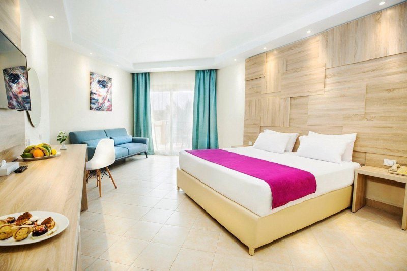 Superior Pool/Side Sea View Room