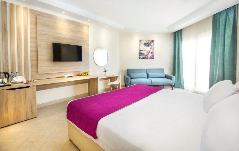 Superior Pool/Side Sea View Room