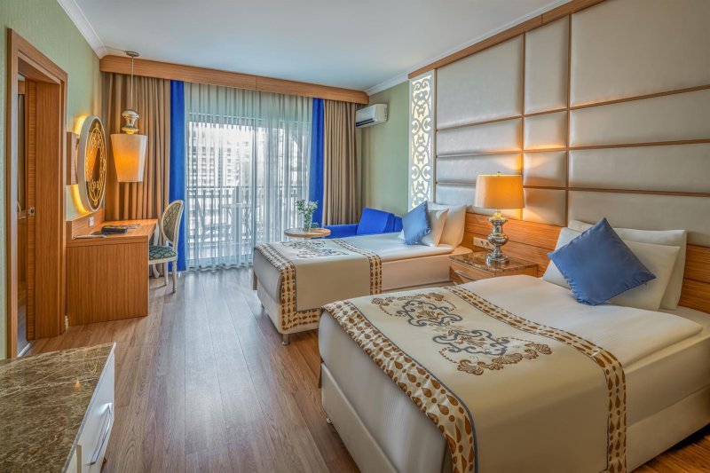 Family Land View Couple And Ladies Only