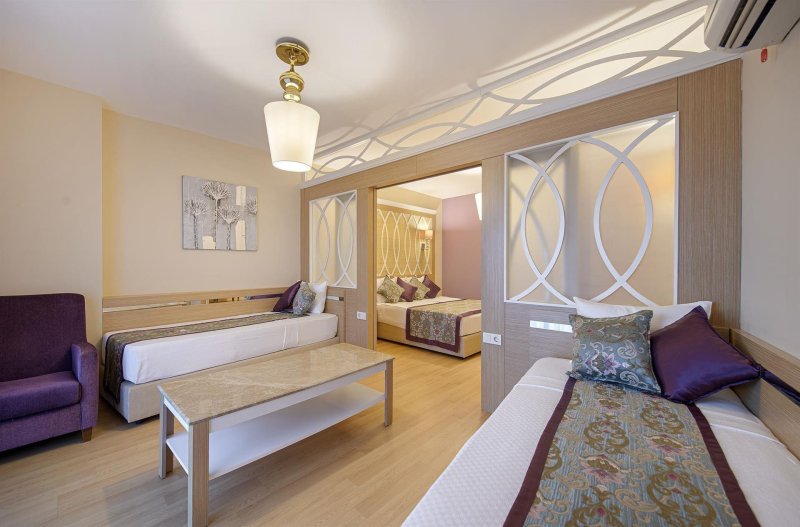 Mb Fam Pool View Sliding Door 1 Bedroom