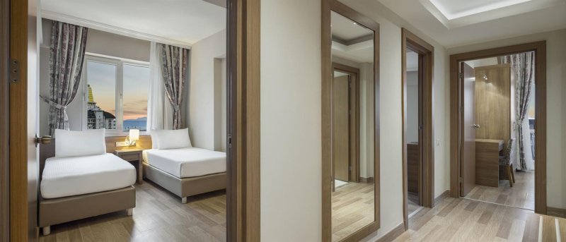 Antalya utazás Ramada Resort Lara