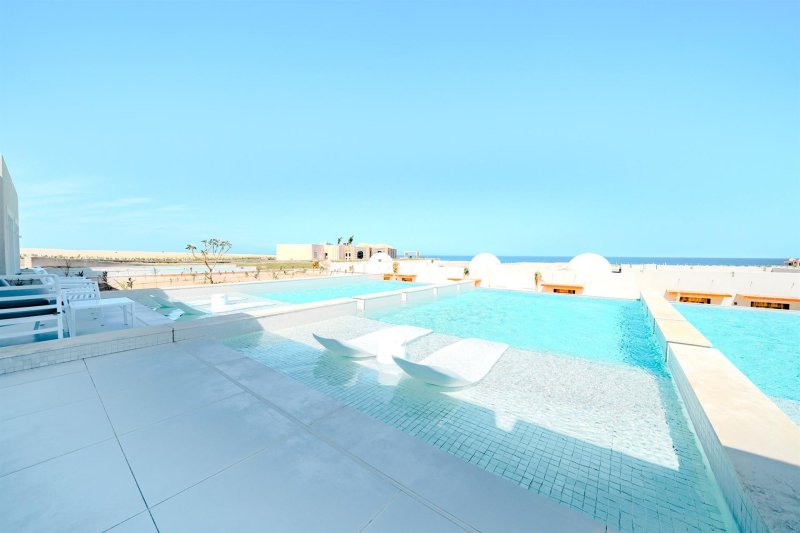Swim Up Room