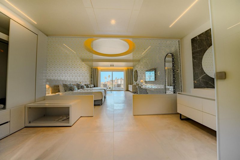 FABULOUS ROOM