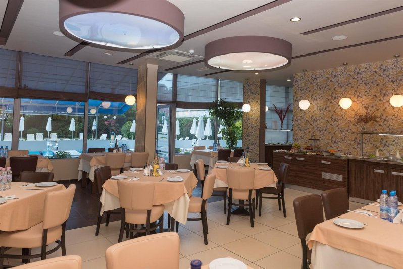 Napospart utazás Regata Palace