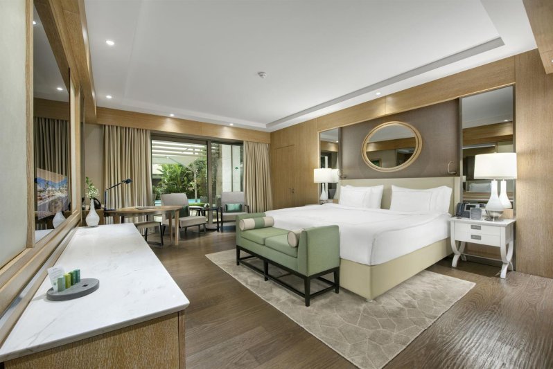 Pearl Pool Room
