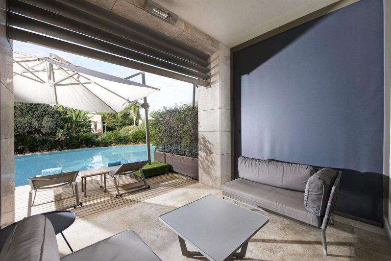 Pearl Pool Room